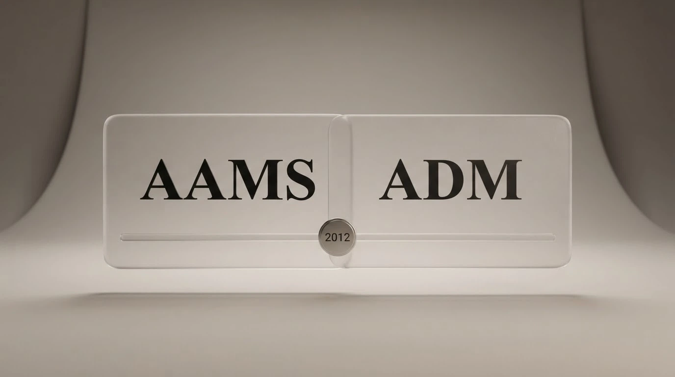 Confronto visivo tra il logo ADM attuale e il vecchio logo AAMS con una linea temporale che mostra la transizione del 2012